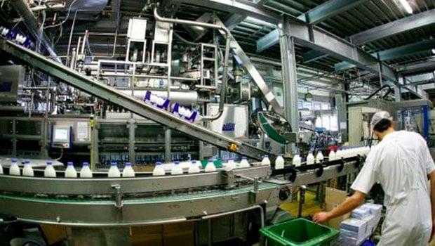 Trabajadores de la industria láctea rechazan rebaja salarial que proponen empresarios y gobierno ante aumento de facturación del sector