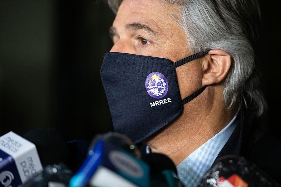 Uruguay analiza adquirir la vacuna rusa Sputnik V, informó el canciller Bustillo