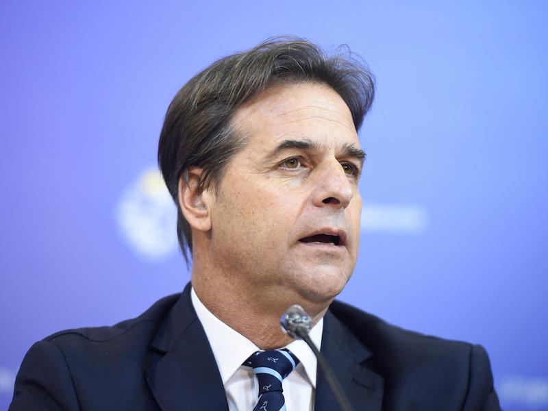 "Hoy un uruguayo intentó prenderse fuego, eso es un problema del presidente y del gobierno", dijo Lacalle