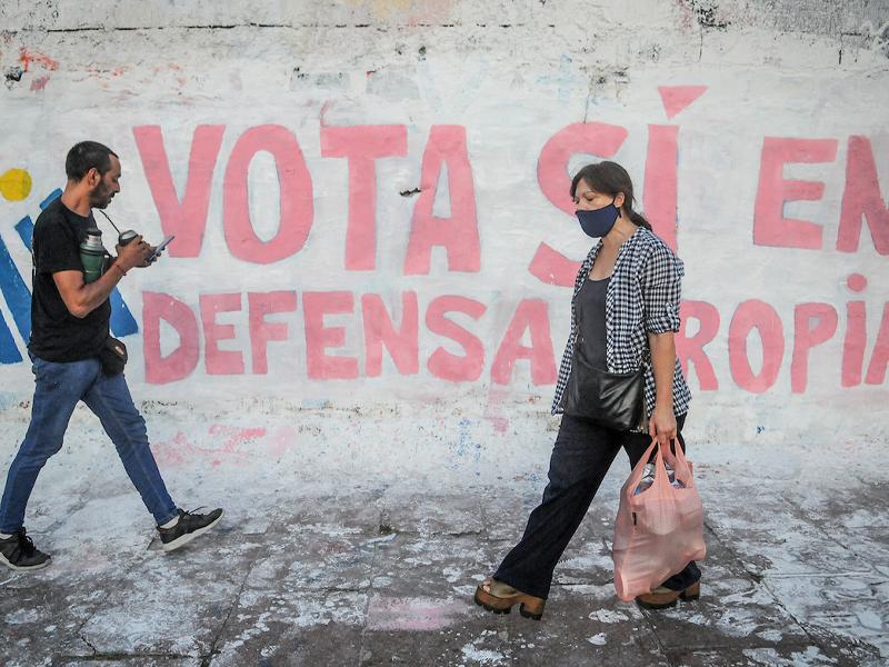 ¿Por qué Sí o por qué No derogar los artículos de Educación de la LUC?  Mesa de debate con Luis Garibaldi y Enrique Martínez Larrechea