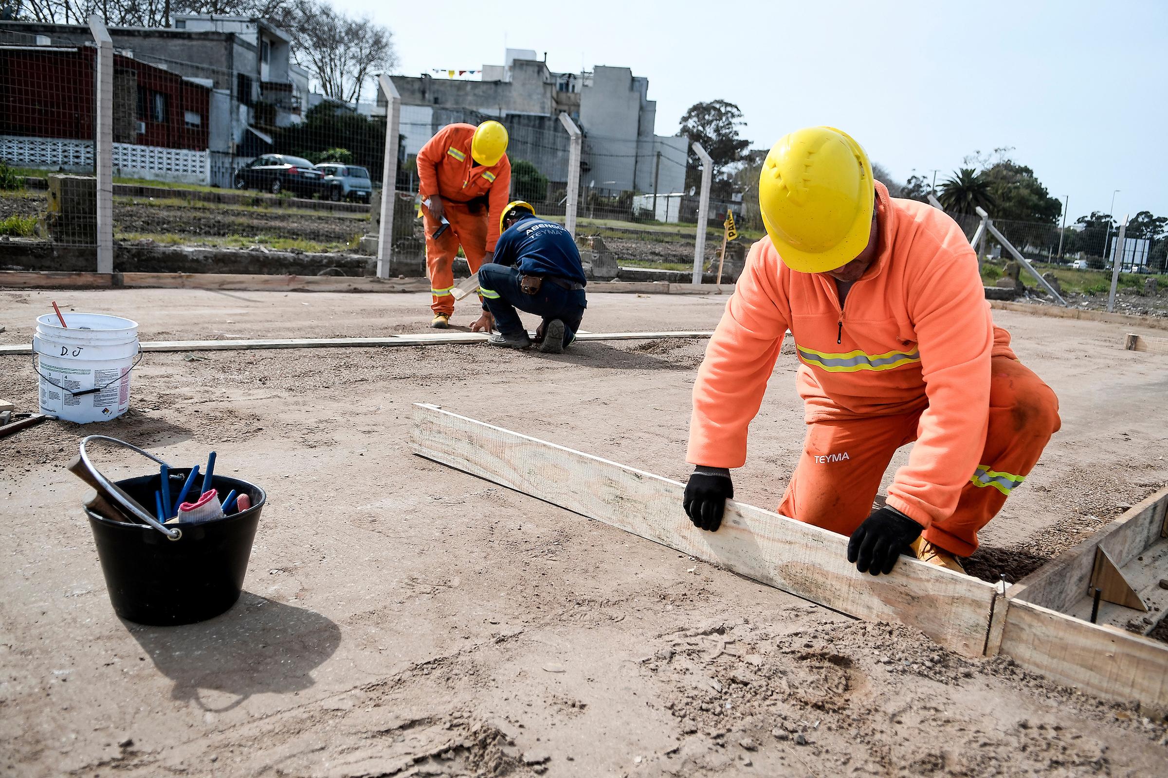 Gran caída de inversión privada y pública de 7% genera estancamiento de economía, advirtió Olesker