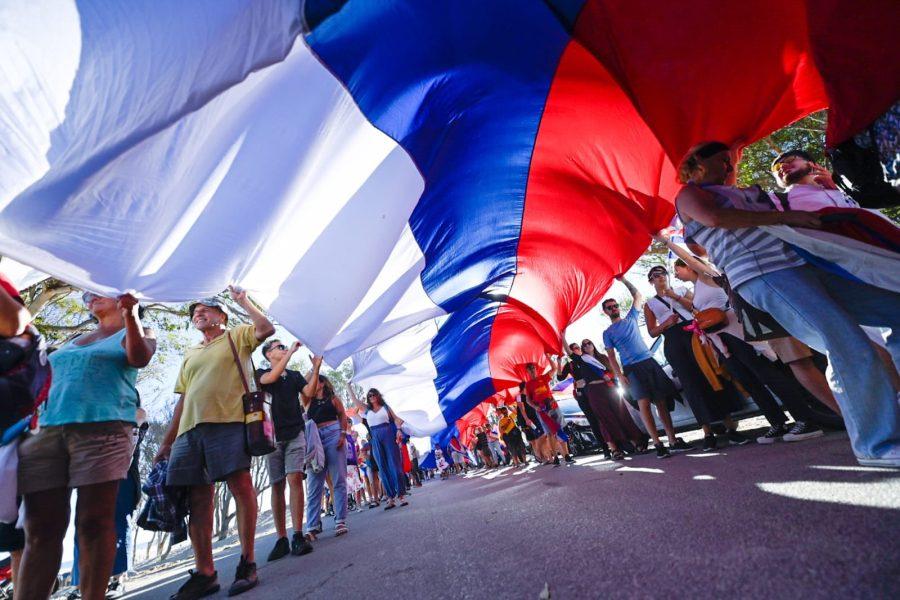 "Banderazo" por los 52 años del Frente Amplio en Parque del Plata, Canelones. Foto: Frente Amplio.