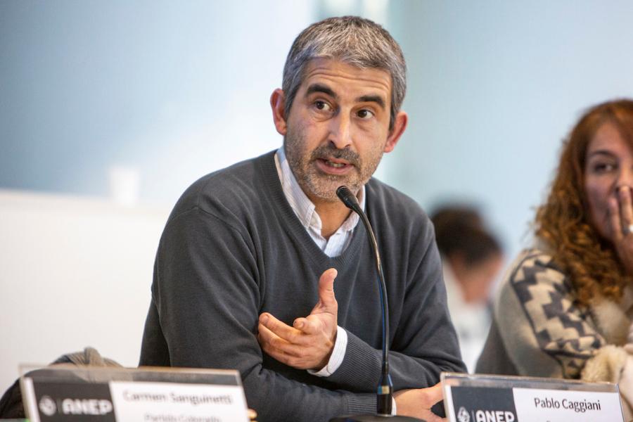Pablo Caggiani durante el encuentro entre autoridades de la ANEP, actores politicos y referentes del ambito productivo en el edificio de la ANEP en Montevideo. Foto: Mauricio Zina/ adhocFOTOS