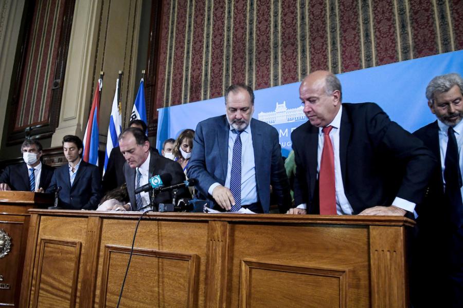 20211117/ Javier Calvelo - adhocFOTOS/ URUGUAY/ MONTEVIDEO/ Camara de Senadores del Palacio Legislativo/ Interpelación por Antel Arena en camara de Senadores donde comparece el Ministro de Industrias y en la que los senadores de la oposición se retiraron de sala.