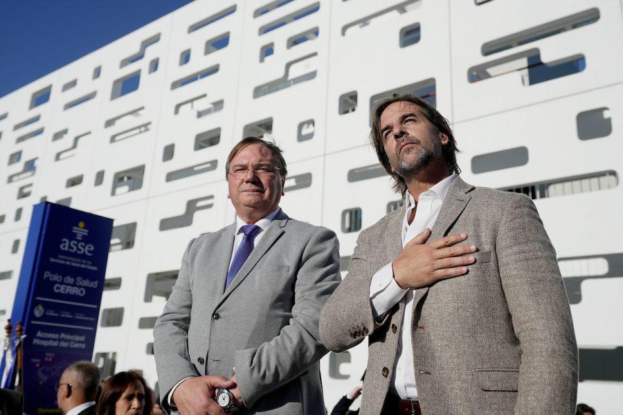 Jose Luis Falero y Luis Lacalle durante la inauguración del Hospital del Cerro en Montevideo. Foto: Javier Calvelo / adhocFOTOS