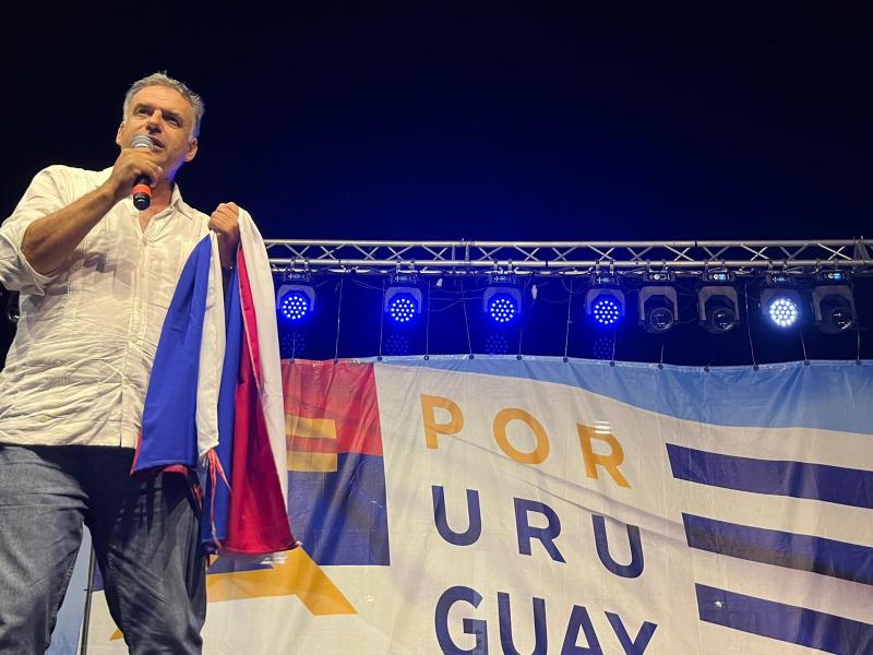 Yamandú Orsi en La Paloma, por los 53 años del FA. Foto: MPP.