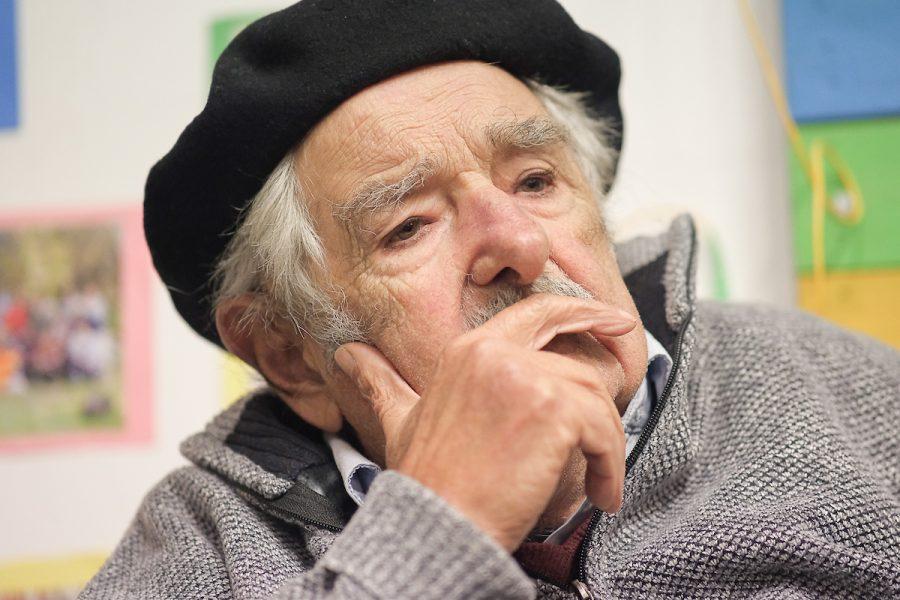 Corregir atraso cambiario "es costoso y es difícil evitar que no se te dispare la inflación", dijo Mujica