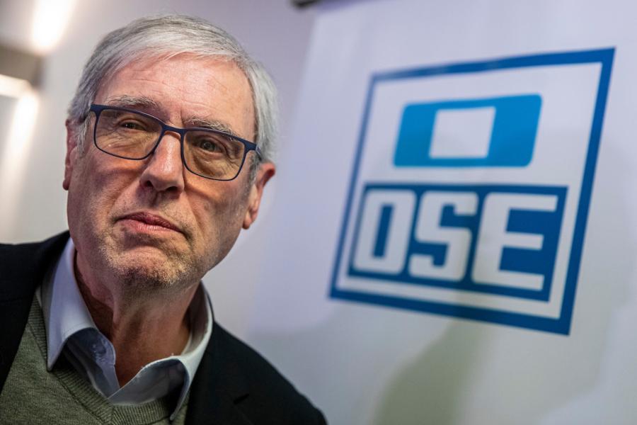 Raul Montero tras la conferencia de prensa del directorio de OSE en Montevideo.Foto: Mauricio Zina/ adhocFOTOS