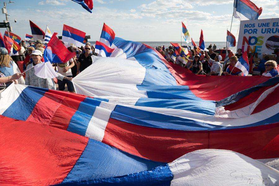 Frente Amplio crece y mantiene ventaja sobre la coalición de gobierno, según Equipos