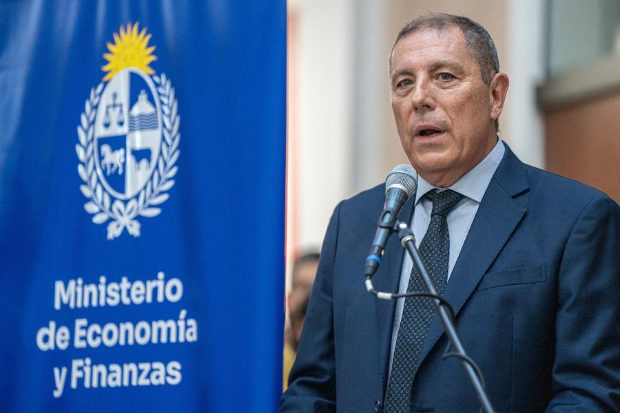 Gabriel Oddone durante la asunción de autoridades del Ministerio de Economía y Finanzas en la sede del Ministerio en Montevideo. Foto: Mauricio Zina / adhocFOTOS