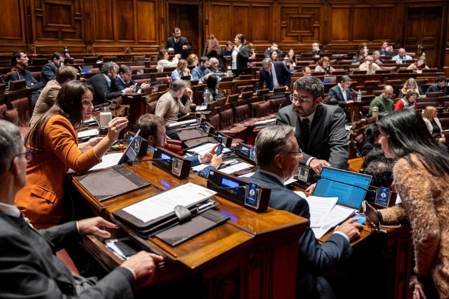 Sesión para discutir la Rendición de Cuentas en la Cámara de Diputados del Palacio Legislativo en Montevideo. Foto: Mauricio Zina / adhocFOTOS