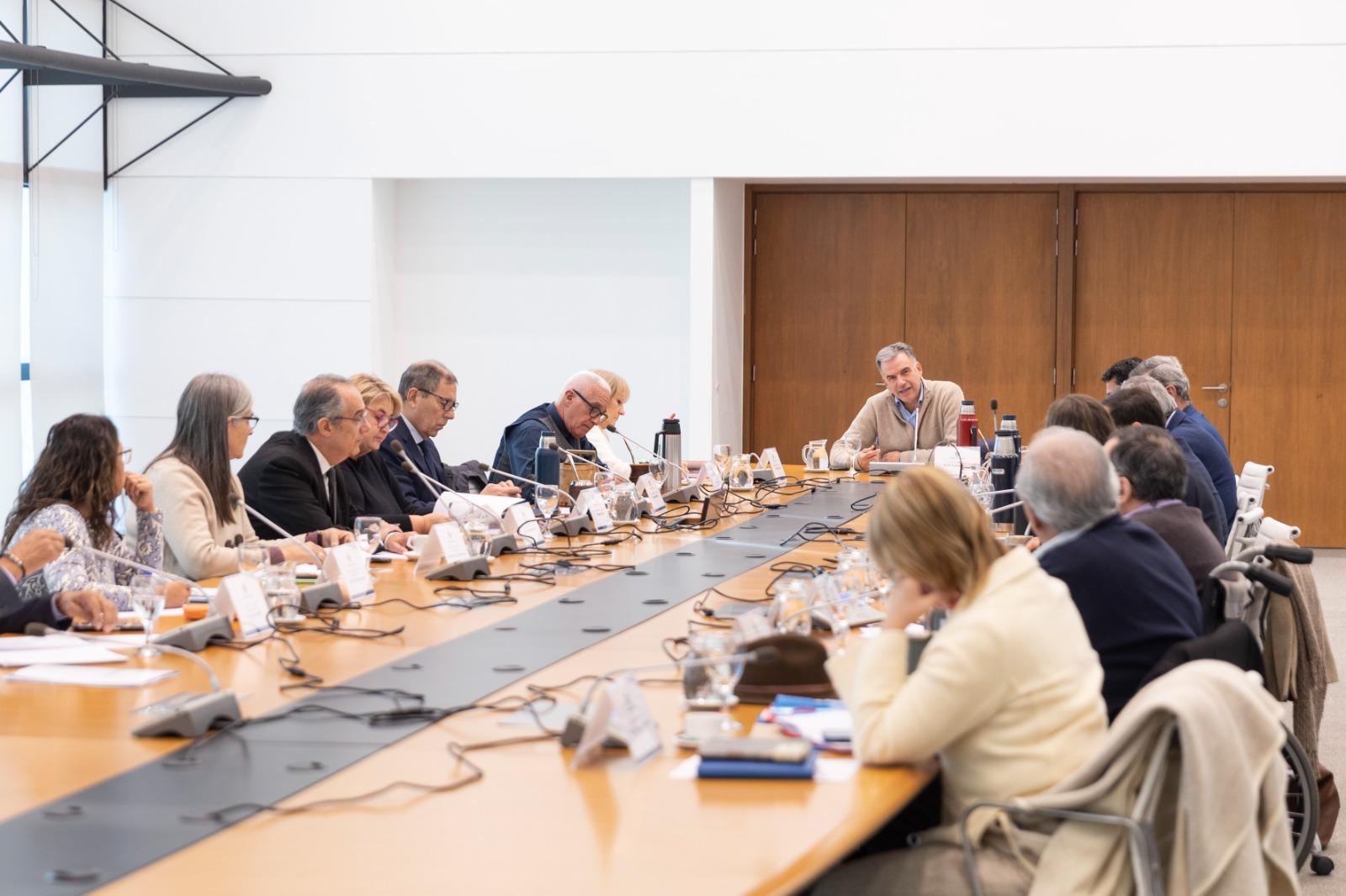 Gobierno presentará lineamientos salariales que incluyen ajustes diferenciales para los ingresos más sumergidos