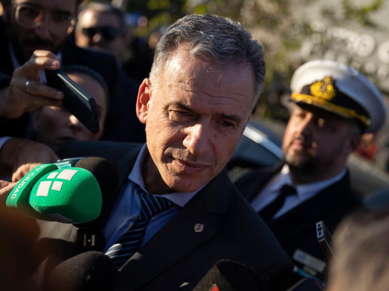 Yamandú Orsi en Sauce, Canelones, luego de los festejos por el Natalicio de Artigas. Foto: Presidencia.