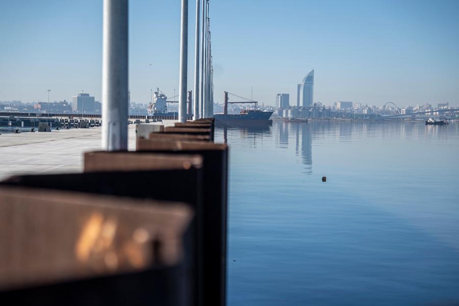 Puerto Capurro - Terminal Pesquera en la bahía de Montevideo. Foto: Mauricio Zina / adhocFOTOS