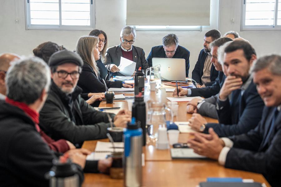Consejo Superior Tripartito en la Dirección Nacional de Trabajo en Montevideo. Foto: Mauricio Zina / adhocFOTOS