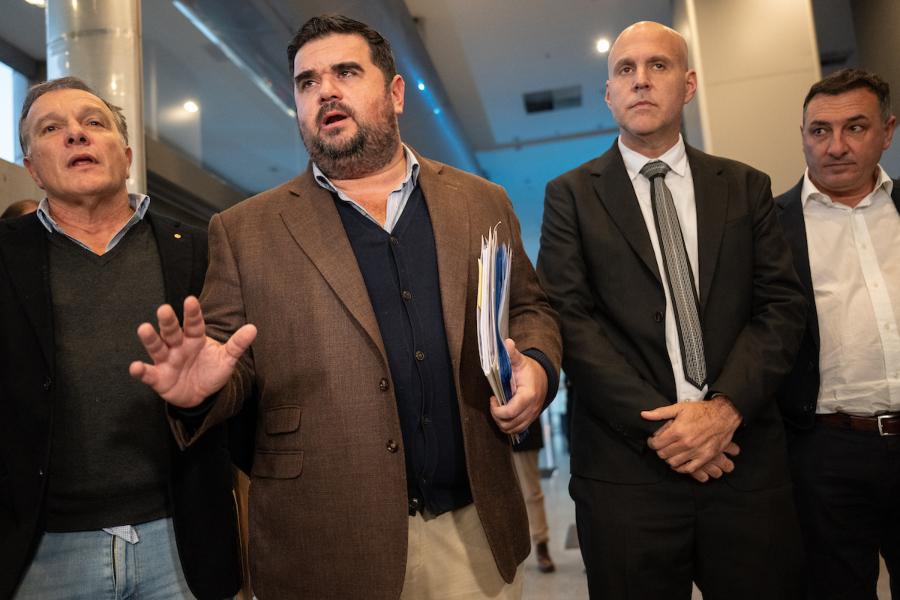 Alejo Umpierrez, Nicolás Olivera, Francisco Legnani y Carlos Albisu luego de la reunión de intendentes con integrantes de la Oficina de Planeamiento y Presupuesto (OPP), en Torre Ejecutiva. Foto: Santiago Mazzarovich / adhocFOTOS