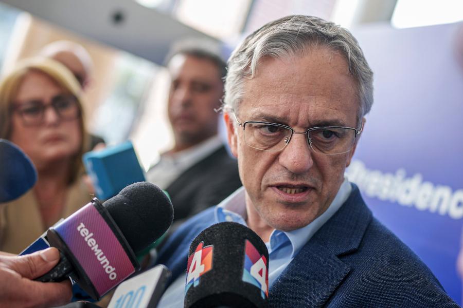 Rodrigo Arim durante la presentación del programa Uruguay Impulsa Trabajo en la Torre Ejecutiva en Montevideo. Foto: Mauricio Zina / adhocFOTOS