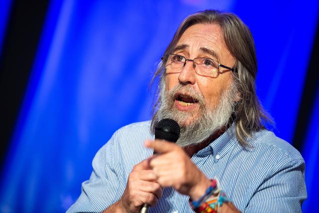 La priorización de la lucha contra la pobreza infantil es un objetivo "noble y frenteamplista", según Gustavo González