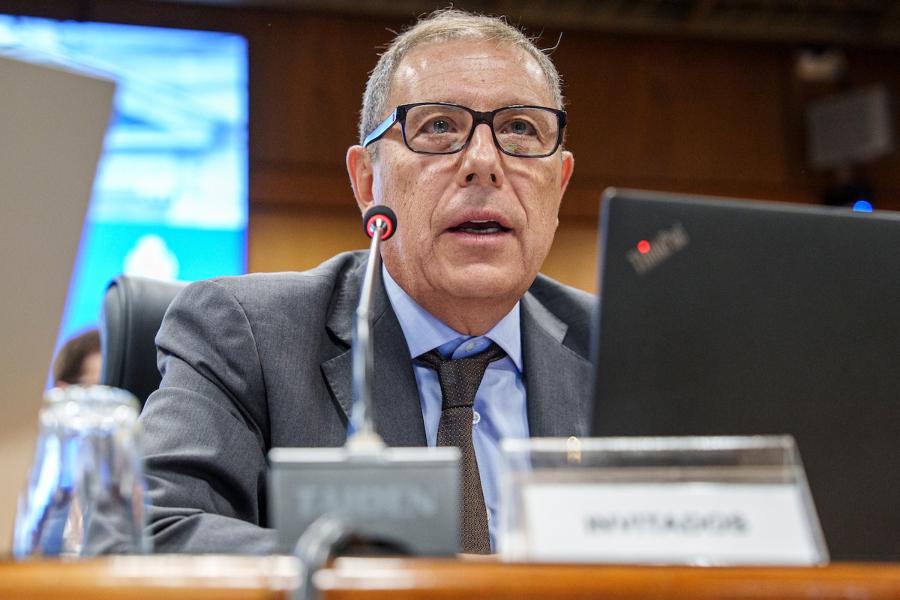 Gabriel Oddone durante la presentación del Presupuesto Nacional para el periodo 2025-2029 en la Comisión de Hacienda con Presupuesto de la Cámara de Diputados. En el Anexo del Palacio Legislativo en Montevideo. Foto: Mauricio Zina / adhocFOTOS