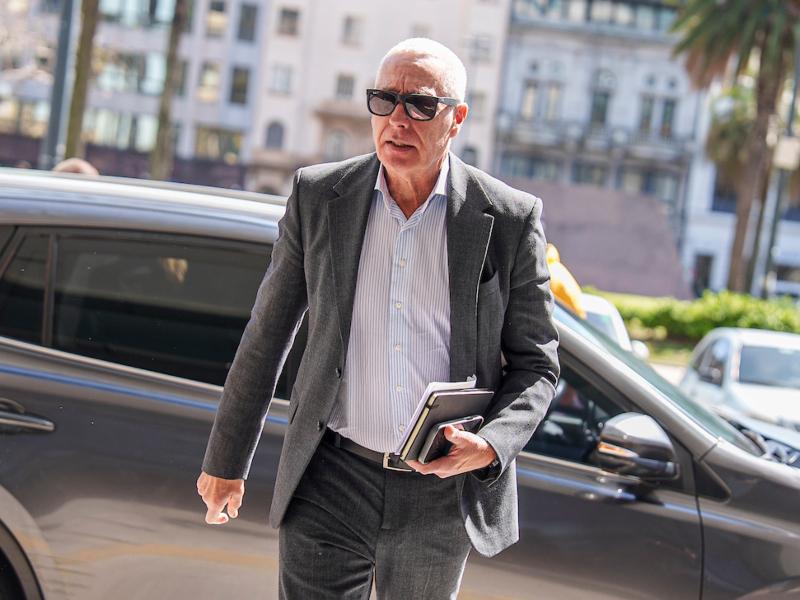 Carlos Negro previo a la reunión en la Torre Ejecutiva en Montevideo. Foto: Mauricio Zina / adhocFOTOS
