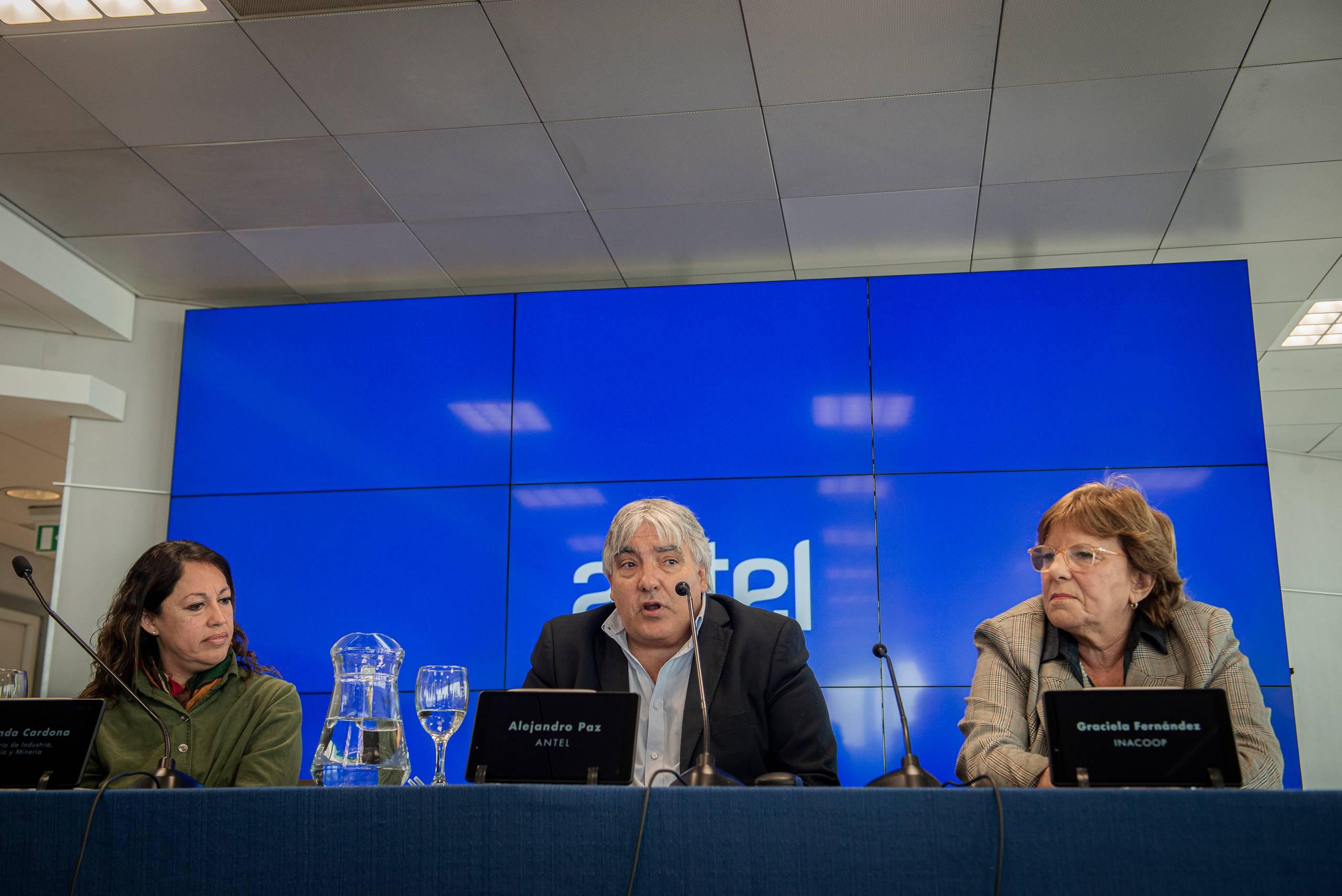 Convenio entre Antel e Inacoop: cooperativas participarán en la instalación de fibra óptica