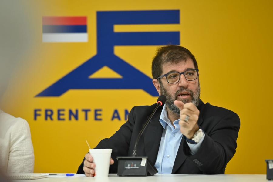 Fernando Pereira durante la reunión del Secretariado Ejecutivo del Frente Amplio (FA). Foto: FA.