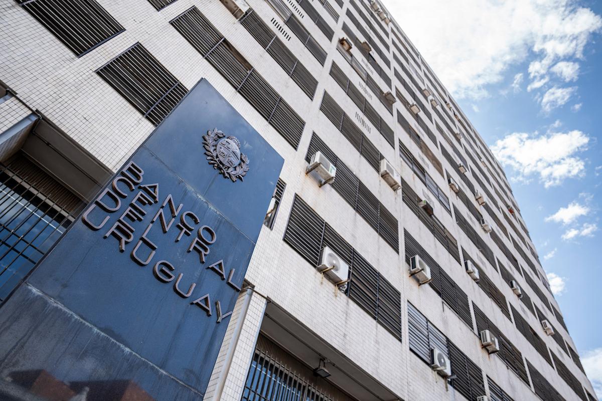 Banco Central del Uruguay en Montevideo. Foto: Mauricio Zina / adhocFOTOS