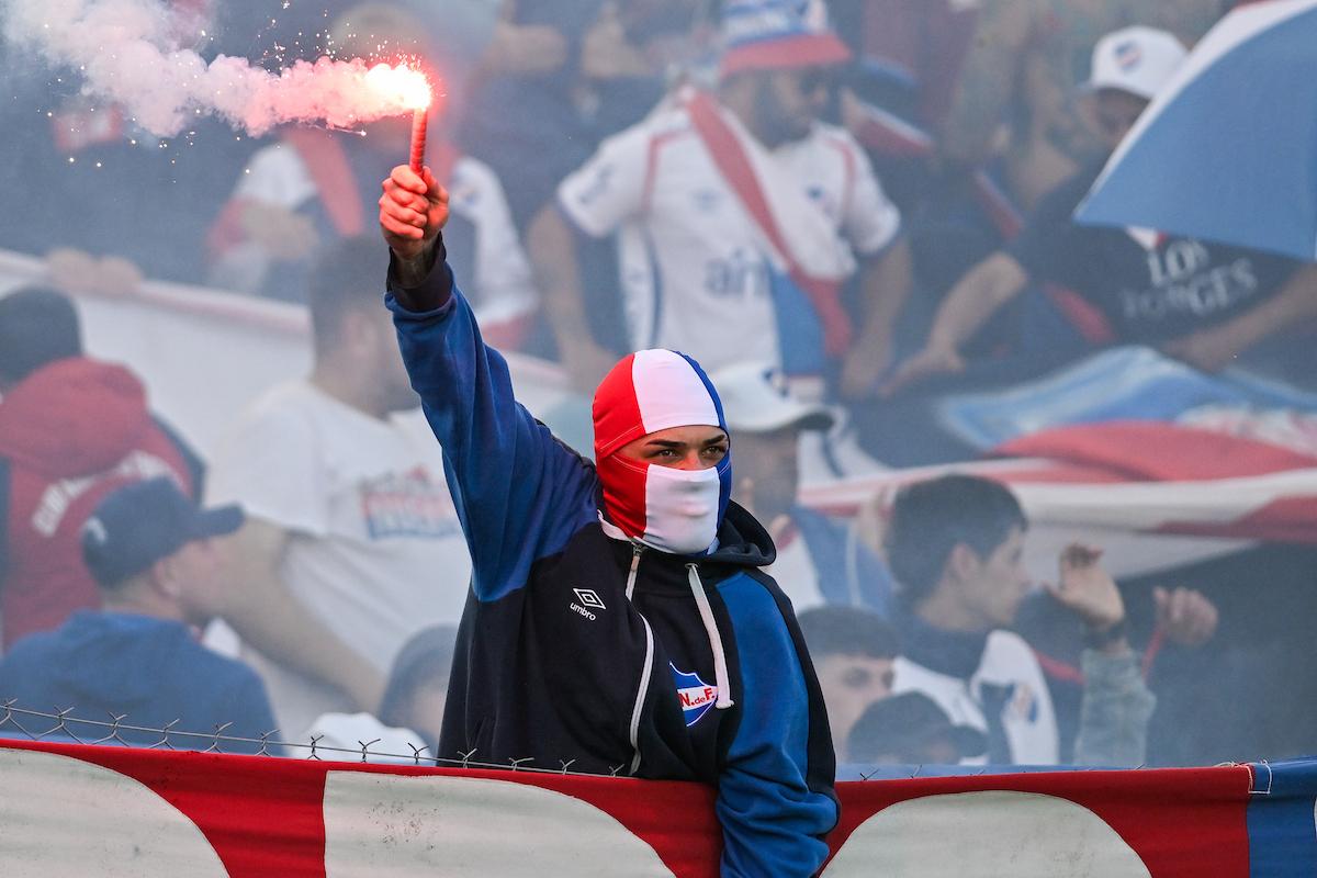 Partido entre Peñarol y Nacional por la final del Torneo Intermedio del Campeonato Uruguayo, en el Estadio Centenario. Foto: Santiago Mazzarovich / adhocFOTOS