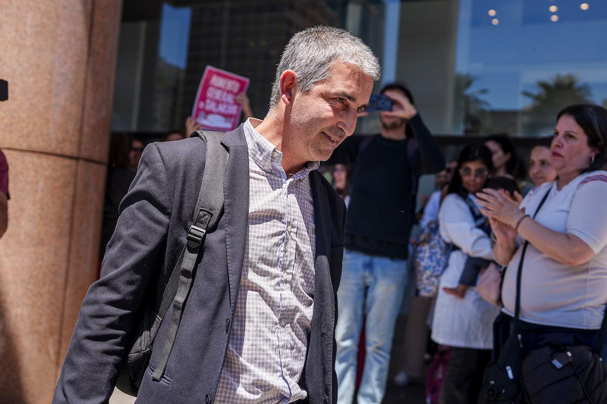 Pablo Caggiani tras su reunion con el presidente de la Republica durante la manifestación de ADEMU y ADES. Foto: Mauricio Zina / adhocFOTOS
