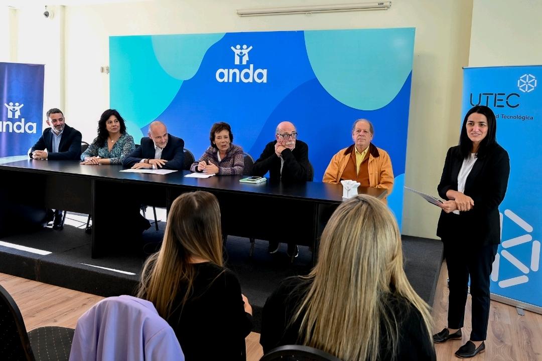 ANDA lanza inscripciones al programa de Becas de Estudios en TICs junto con UTEC