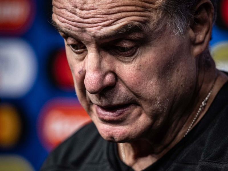 Marcelo Bielsa, director técnico de la Selección Uruguaya de Fútbol. Twitter: Selección Uruguaya de Fútbol.