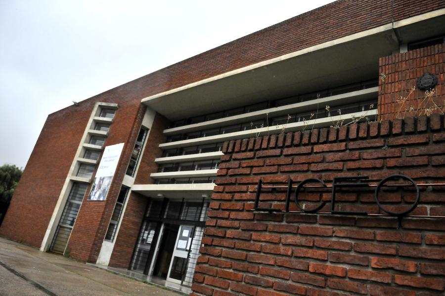 Liceo numero 61 del Cerro de Montevideo.. Foto: Javier Calvelo/ adhocFotos