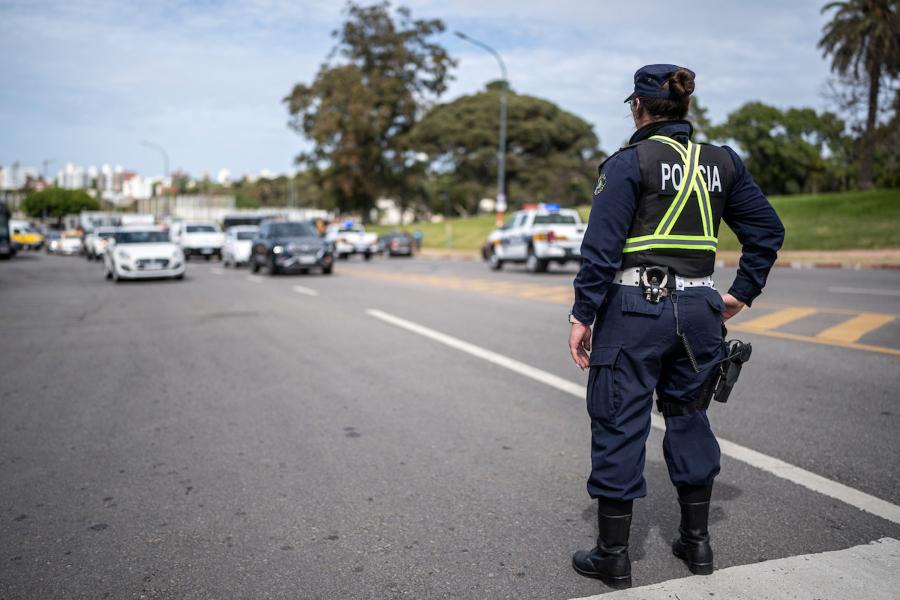 Presentación de nueva flota de camionetas y motos de la Policia Nacional, en las inmediaciones del Estadio Centenario en Montevideo. Foto: Mauricio Zina / adhocFOTOS