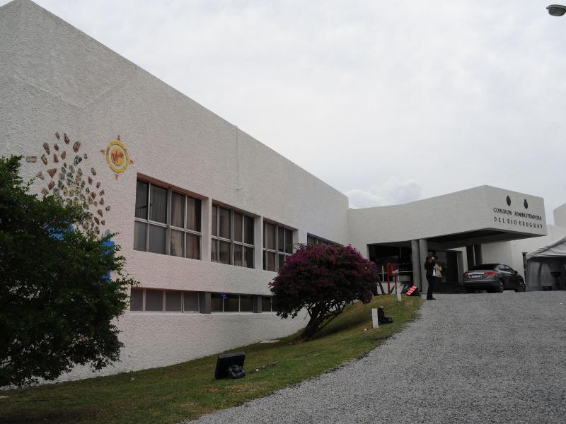 Fachada de la Comisión Administradora del Río Uruguay (CARU). Foto: Presidencia Uruguay.