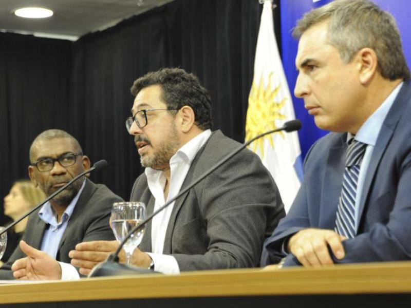 Conferencia de prensa sobre la prórroga al Proyecto Arazatí. Foto: Presidencia de Uruguay.
