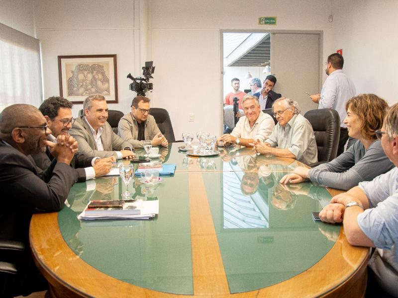 Encuentro entre autoridades nacionales y candidatos a la intendencia de San José. Foto: FA San José.