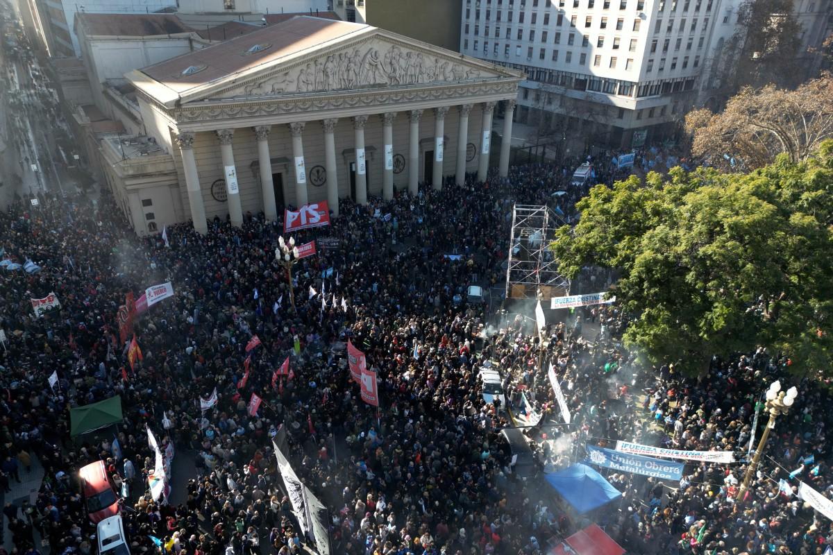 Foto por LUIS ROBAYO / AFP