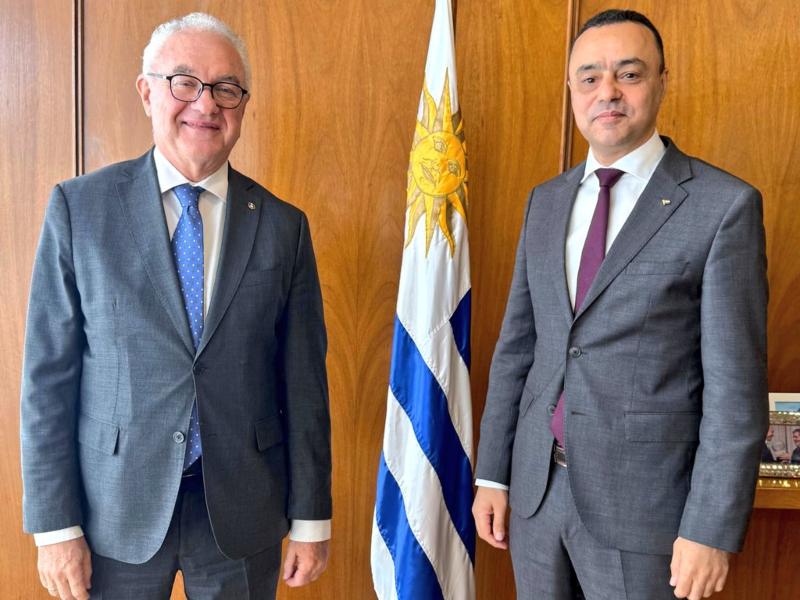 Canciller Mario Lubetkin y encargado de negocios de la embajada palestina en Uruguay, Mohammed Shafei. Foto: Twitter del canciller Mario Lubetkin.