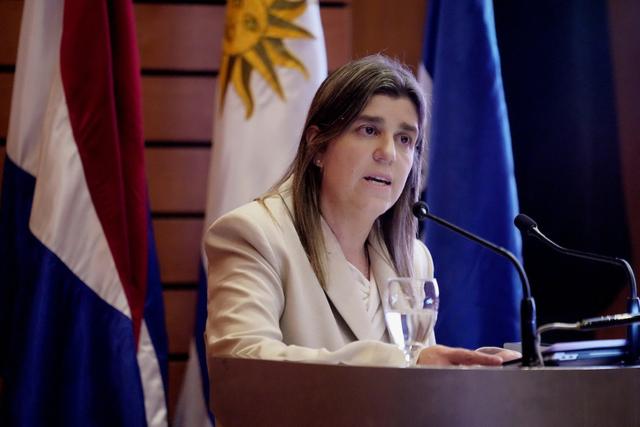 Durante la presentación del Plan Quinquenal de Vivienda y Hábitat en el salón de actos del anexo a la Torre Ejecutiva en Montevideo. Foto: Javier Calvelo / adhocFOTOS