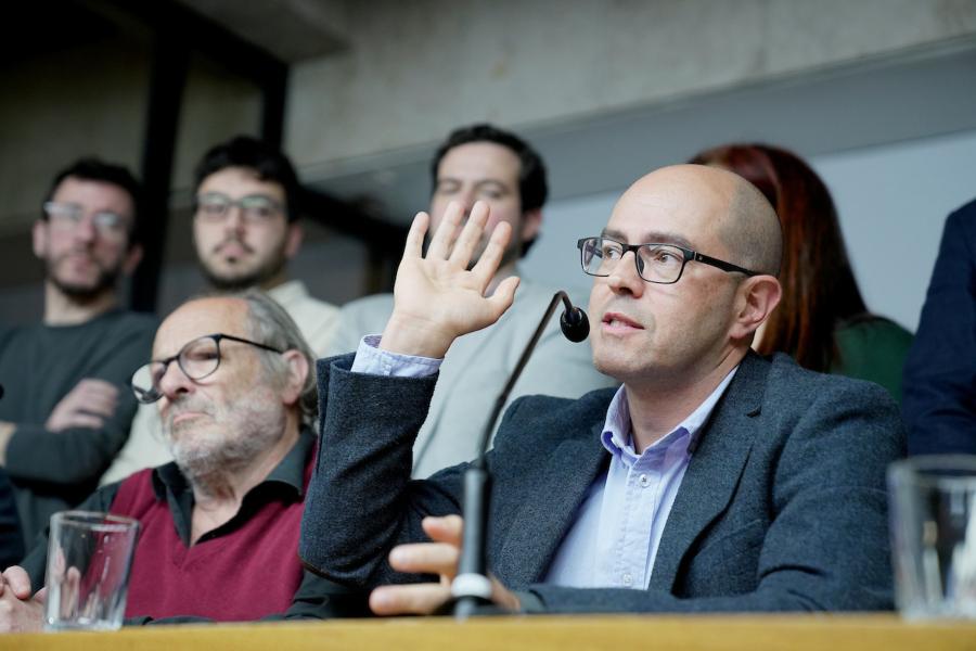 Álvaro Danza en conferencia de prensa tras la sesión de la Comisión de Presupuesto de la Cámara de Diputados con el directorio de ASSE en el anexo del Palacio Legislativo en Montevideo. Foto: Javier Calvelo / adhocFOTOS