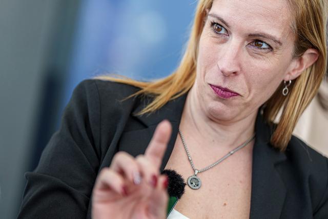 Silvia Tejera tras la reunion del Presidente de la Republica con la Federación Nacional de Municipales en la Torre Ejecutiva en Montevideo.Foto: Mauricio Zina / adhocFOTOS