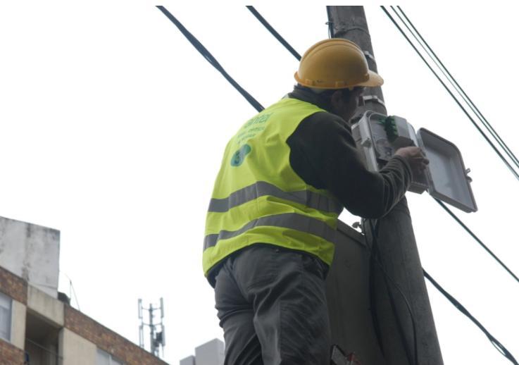 Empresas privadas utilizan de forma ilegal infraestructura estatal para competir con Antel