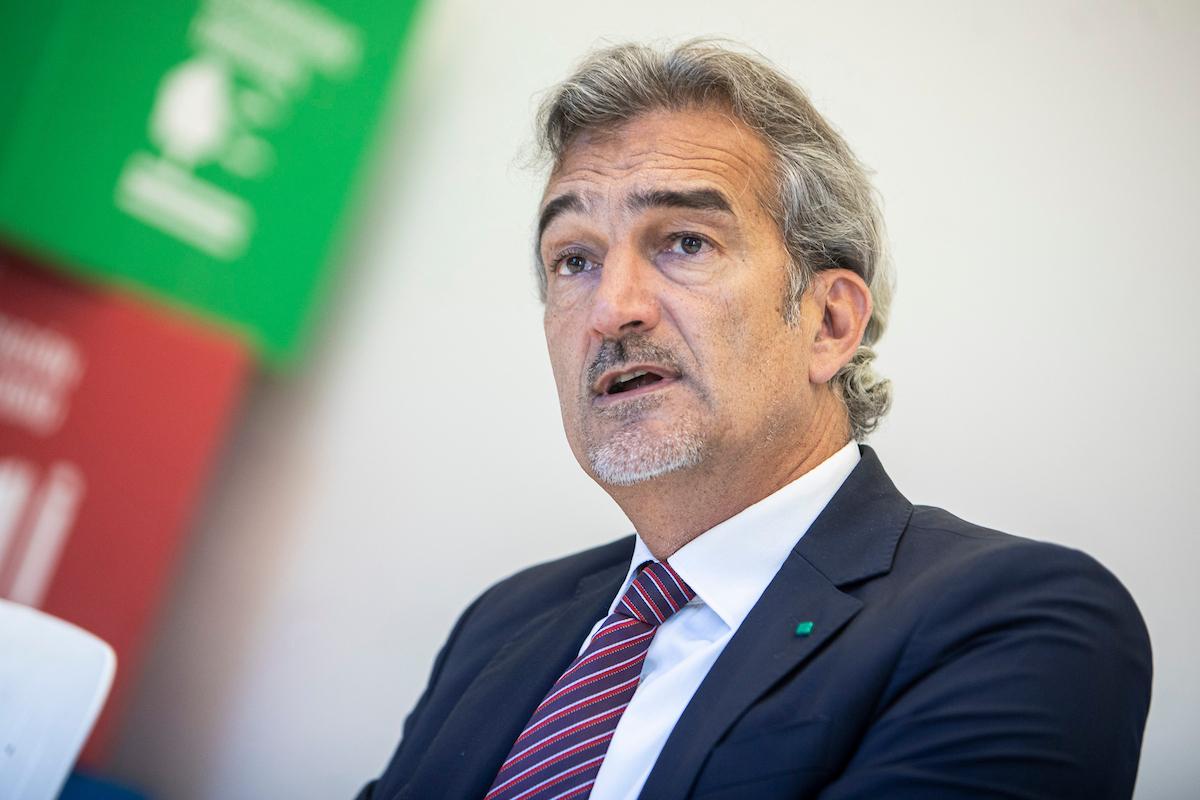Pablo Ruiz en las oficinas de ONU Uruguay en Montevideo. Foto: Mauricio Zina / adhocFOTOS