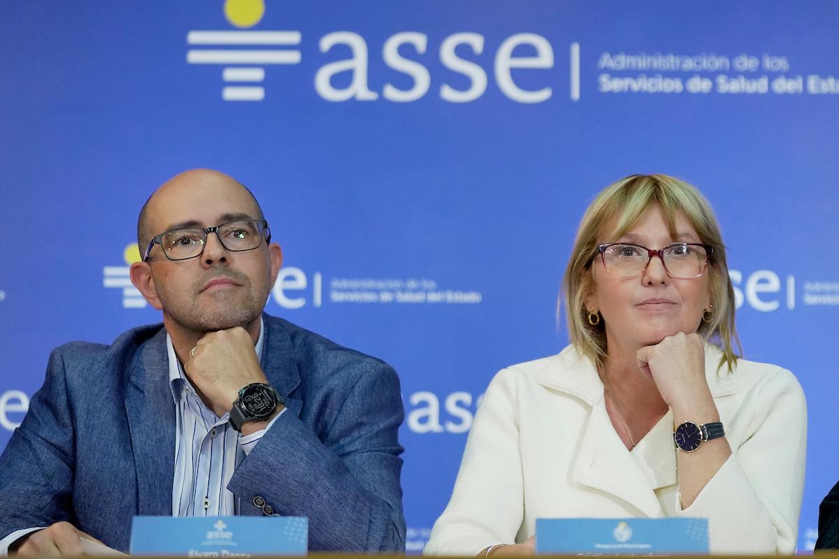 El presidente de ASSE, Álvaro Danza, y la ministra de Salud Pública, Cristina Lustemberg. Foto: Javier Calvelo / adhocFOTOS