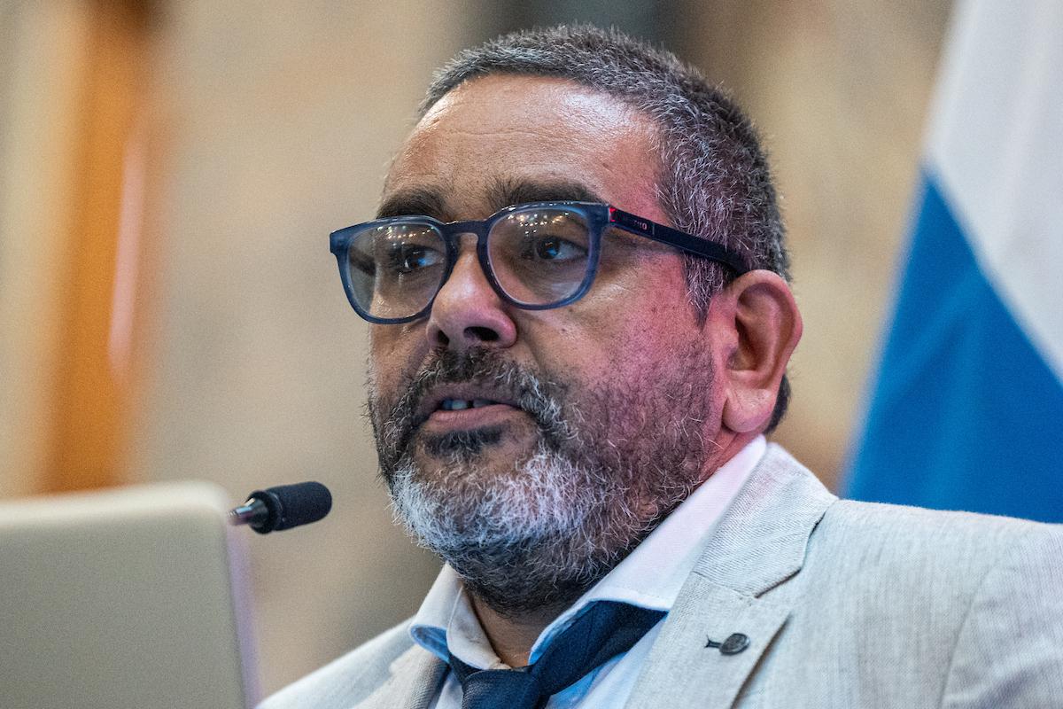 Gabriel Bonfrisco durante la conmemoración de los 90 años del CASMU en el Salón de los Pasos Perdidos del Palacio Legislativo en Montevideo. Foto: Mauricio Zina / adhocFOTOS